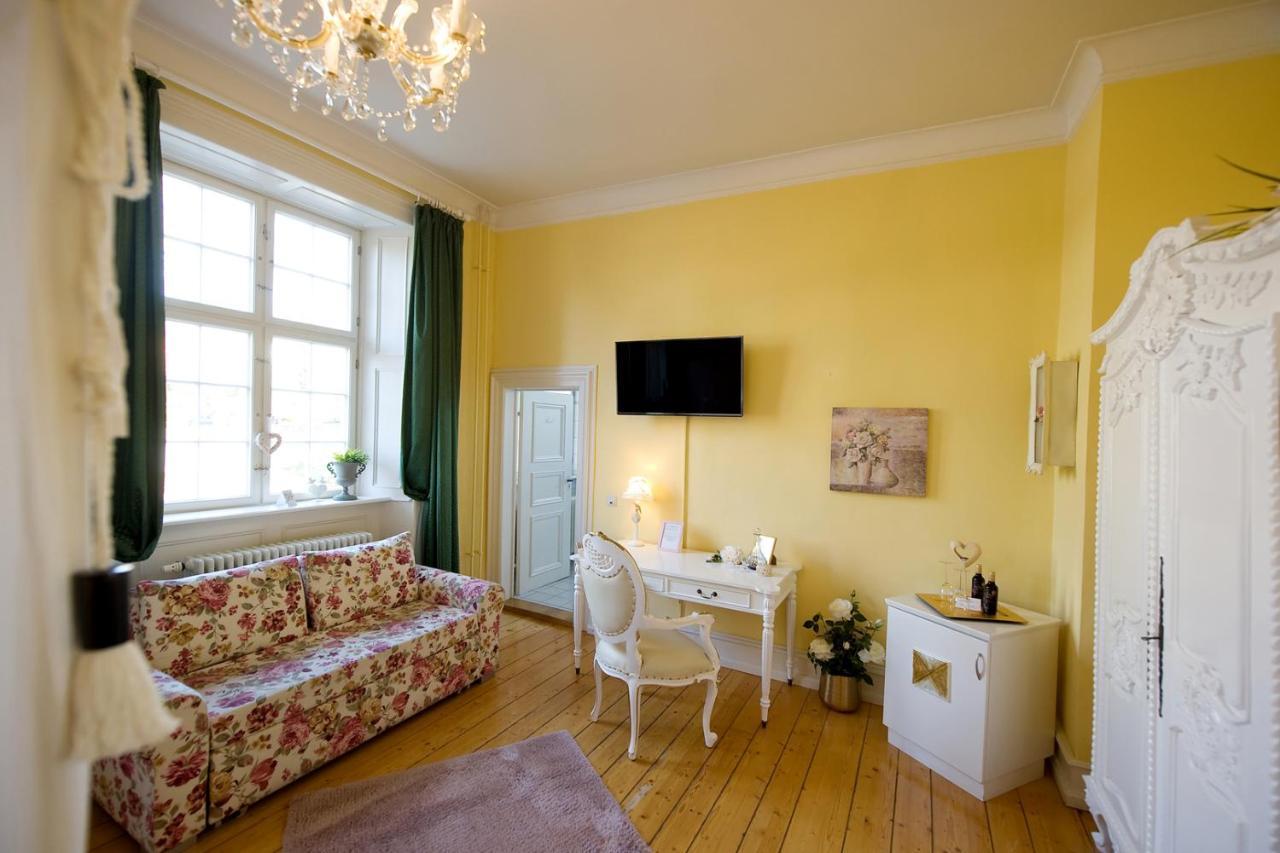 Schlosshotelgedern Экстерьер фото